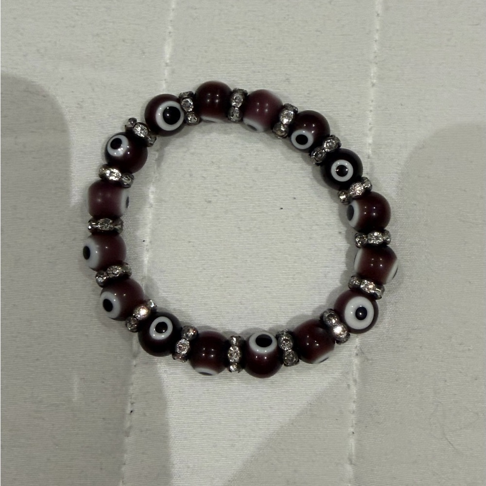 Elegant Beaded Bracelet with Eye Design